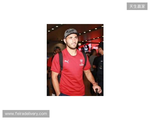 英超官方晒出图片：阿森纳U15全员抵达北京