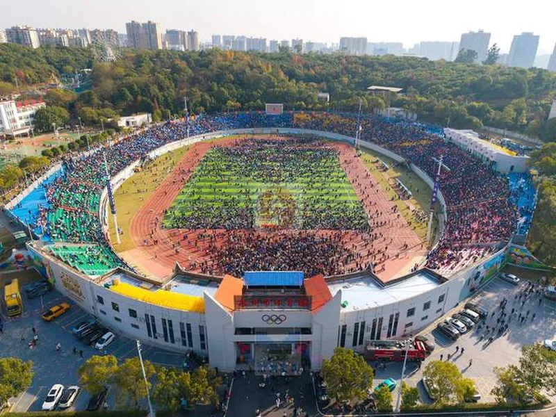 这不是圣詹姆斯公园吗？巴萨球迷去看欧冠打纽卡，误入埃克塞特同名主场